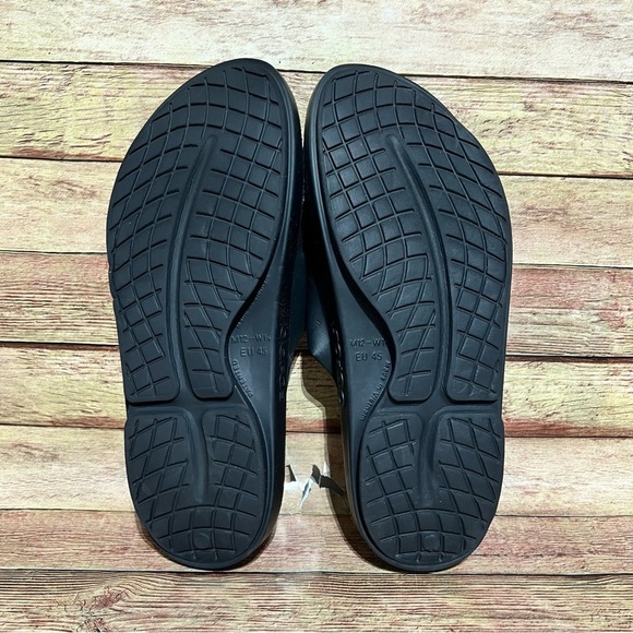 Oofos Ooahh Black Recovery Slide Sandals main image 5